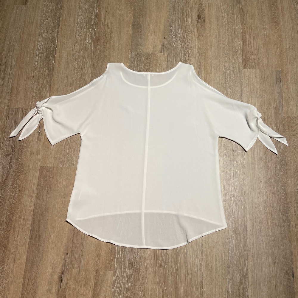 Lily White Cold Shoulder Tie Sleeve Blouse Top White Size Medium BOHO EUC - Picture 2 of 6